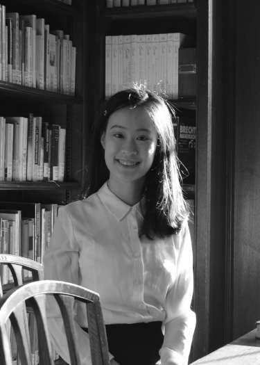 Portrait von Dr. Yijie Huang in Schwarz-Weiß