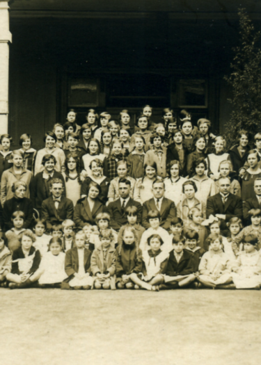 Das Bild zeigt eine Gruppenaufnahme der Deutschen Schule in Valparaíso, Chile, 1926.